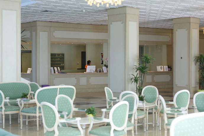 Imagen de los interiores del Hotel Mediterraneo Resort. Foto 13