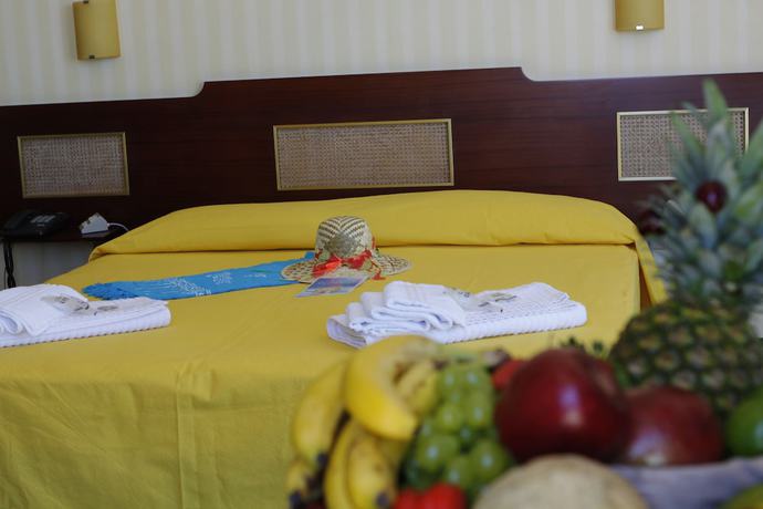 Imagen de la habitación del Hotel Mediterraneo Resort. Foto 9