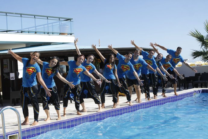 Imagen de la piscina del Hotel Mediterraneo Resort. Foto 19