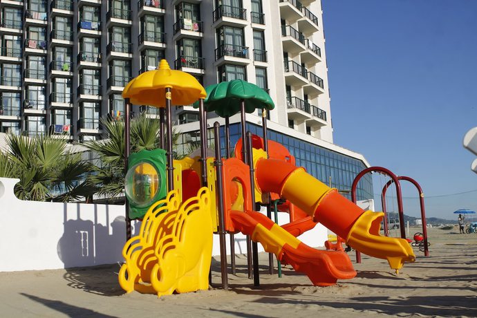 Imagen de los exteriores del Hotel Mediterraneo Resort. Foto 12