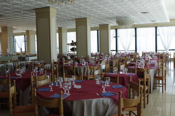 Imagen del bar/restaurante del Hotel Mediterraneo Resort. Foto 2