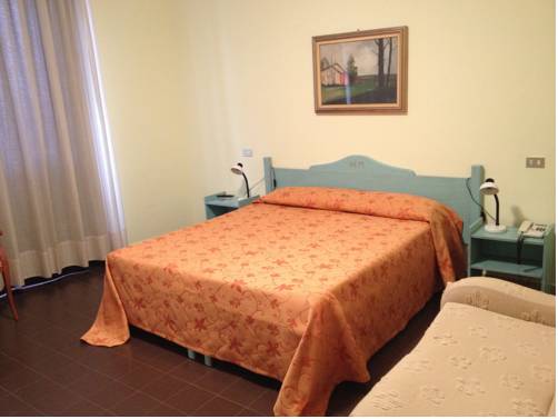 Imagen de la habitación del Hotel Mediterraneo, Roccella Ionica. Foto 5