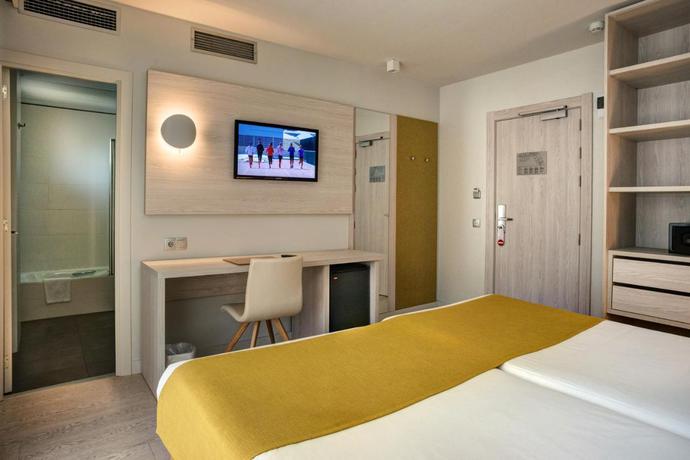 Imagen de la habitación del Hotel Mediterraneo, Roses. Foto 3