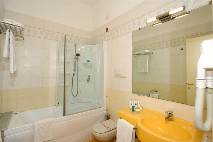 Imagen de la habitación del Hotel Mediterraneo, Sant Agnello. Foto 5