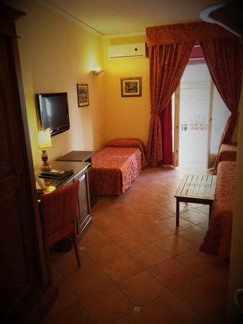 Imagen de la habitación del Hotel Mediterraneo, Siracusa. Foto 13