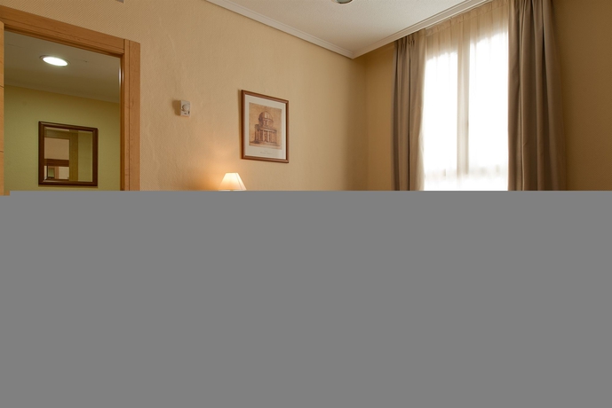 Imagen de la habitación del Hotel Mediterraneo Valencia. Foto 3