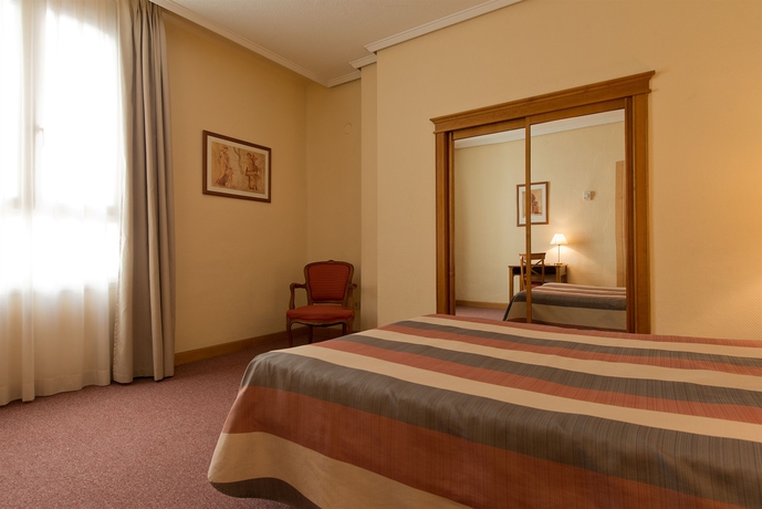 Imagen de la habitación del Hotel Mediterraneo Valencia. Foto 5