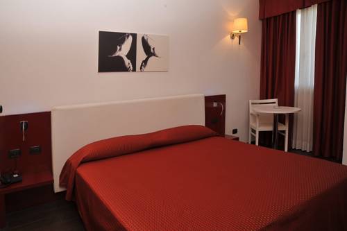 Imagen de la habitación del Hotel Mediterraneo, Villa Cortese. Foto 5