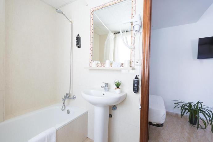 Imagen de la habitación del Hotel Mediterraneo by Croma. Foto 9
