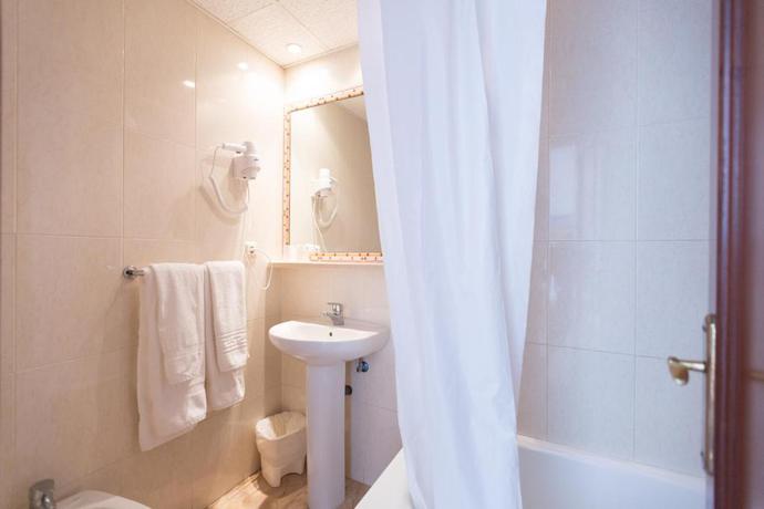 Imagen de la habitación del Hotel Mediterraneo by Croma. Foto 10