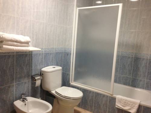 Imagen de la habitación del Hotel Mediterrani Blau. Foto 7