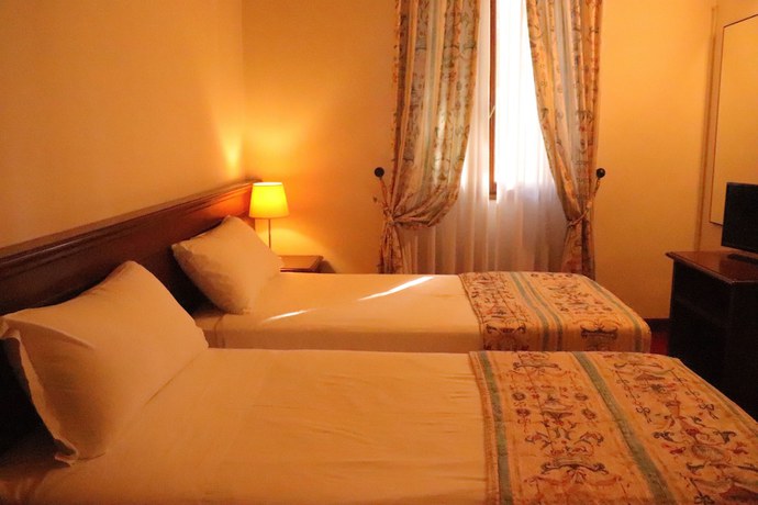 Imagen de la habitación del Hotel Meditur Bologna. Foto 2