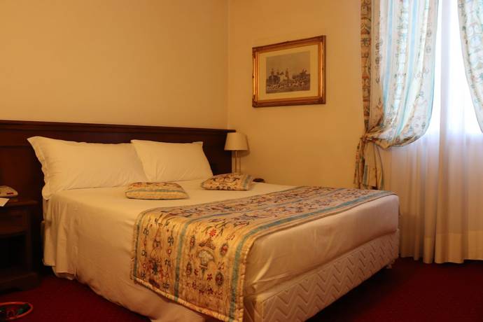 Imagen de la habitación del Hotel Meditur Bologna. Foto 6