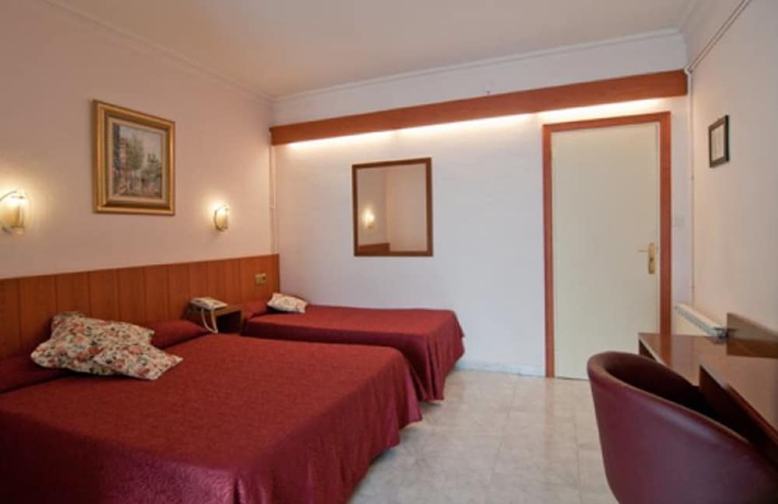 Imagen de la habitación del Hotel Medium Claramar. Foto 4