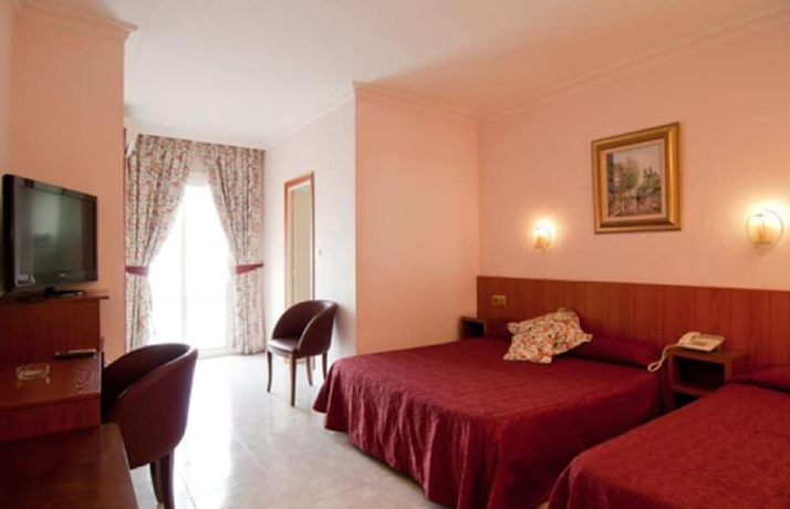 Imagen de la habitación del Hotel Medium Claramar. Foto 6
