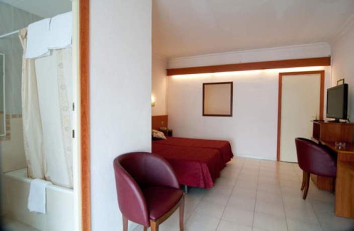 Imagen de la habitación del Hotel Medium Claramar. Foto 9