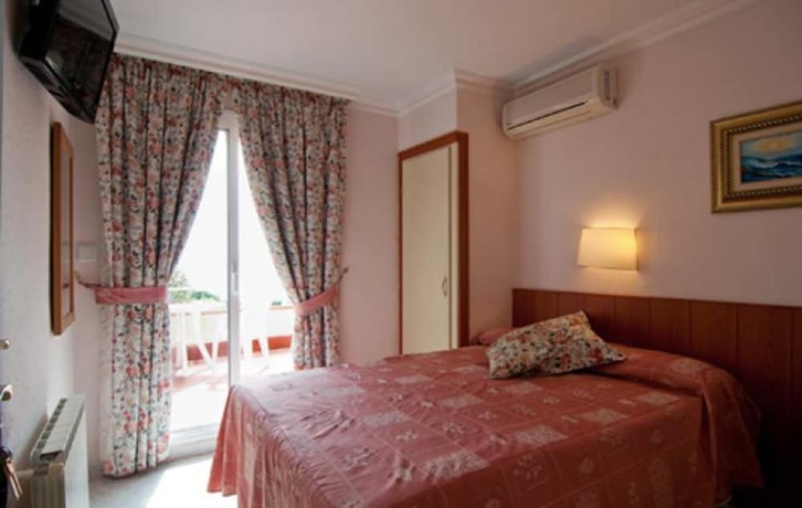 Imagen de la habitación del Hotel Medium Claramar. Foto 10