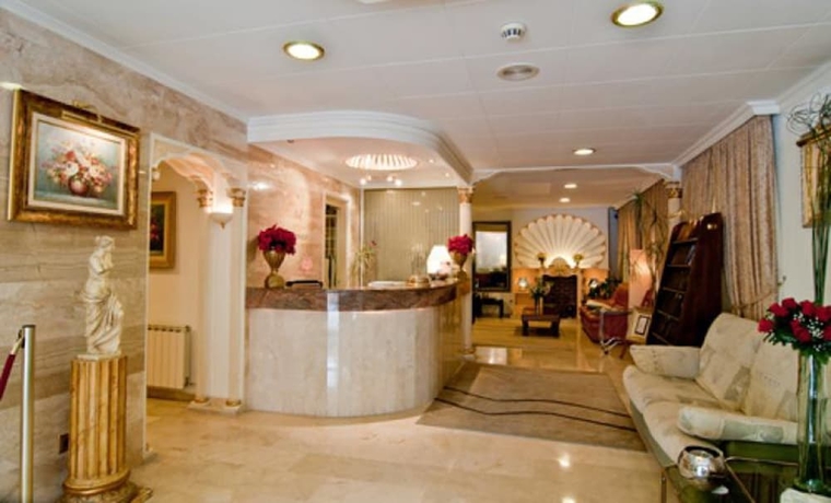 Imagen de los interiores del Hotel Medium Claramar. Foto 15