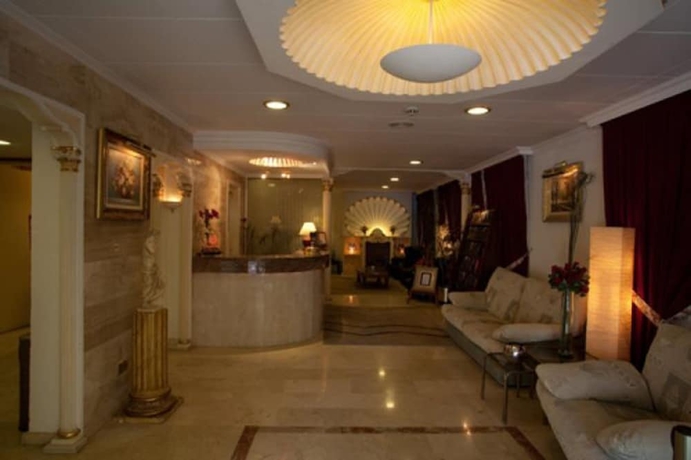 Imagen de los interiores del Hotel Medium Claramar. Foto 16