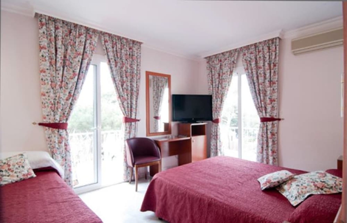 Imagen de la habitación del Hotel Medium Claramar. Foto 12