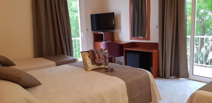 Imagen de la habitación del Hotel Medium Claramar. Foto 13