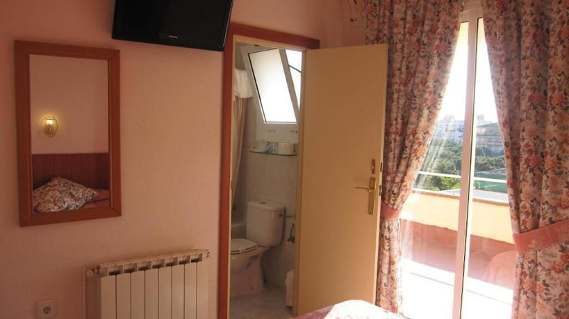 Imagen de la habitación del Hotel Medium Claramar. Foto 14