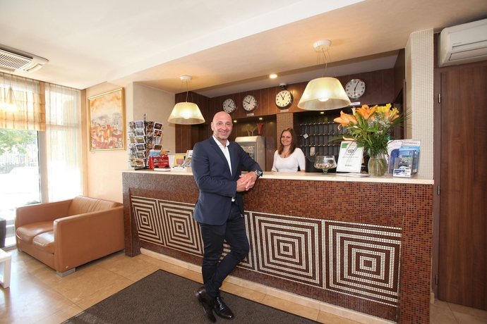 Imagen de los interiores del Hotel Medos. Foto 12