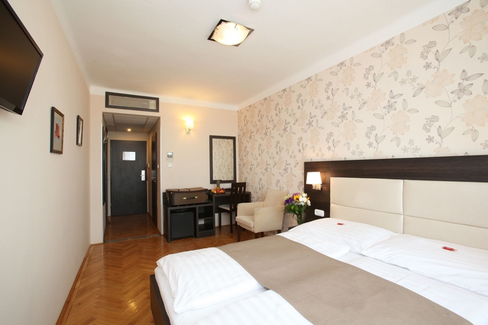 Imagen de los interiores del Hotel Medos. Foto 16