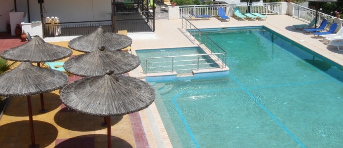 Imagen de la piscina del Hotel Medousa. Foto 4