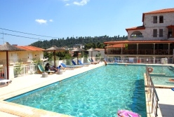 Imagen de la piscina del Hotel Medousa. Foto 5