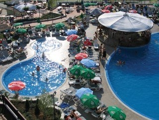 Imagen de la piscina del Hotel Medplaya Bella Vista Beach Club. Foto 7