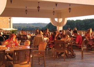 Imagen del bar/restaurante del Hotel Medplaya Bella Vista Beach Club. Foto 2