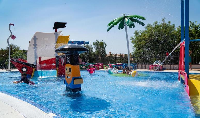Imagen de la piscina del Hotel Medplaya Hotel Bali. Foto 17