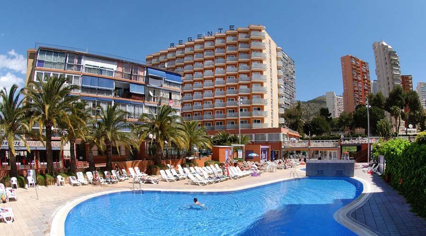 Imagen de la piscina del Hotel Medplaya Hotel Regente. Foto 19