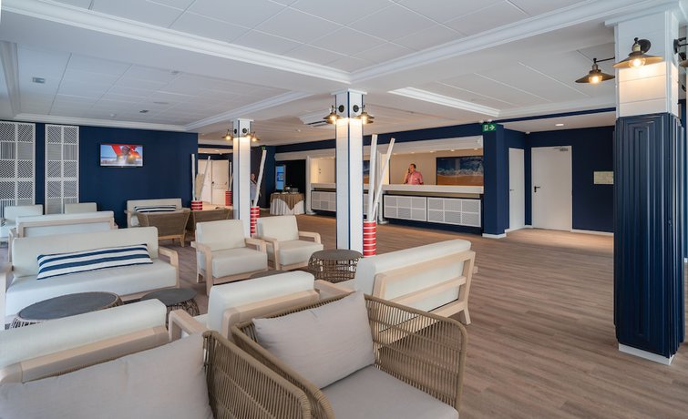 Imagen de los interiores del Hotel Medplaya Hotel Riudor. Foto 20