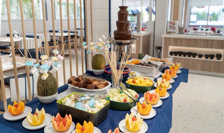 Imagen del bar/restaurante del Hotel Medplaya Hotel Riudor. Foto 7