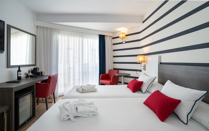 Imagen de la habitación del Hotel Medplaya Riudor. Foto 11