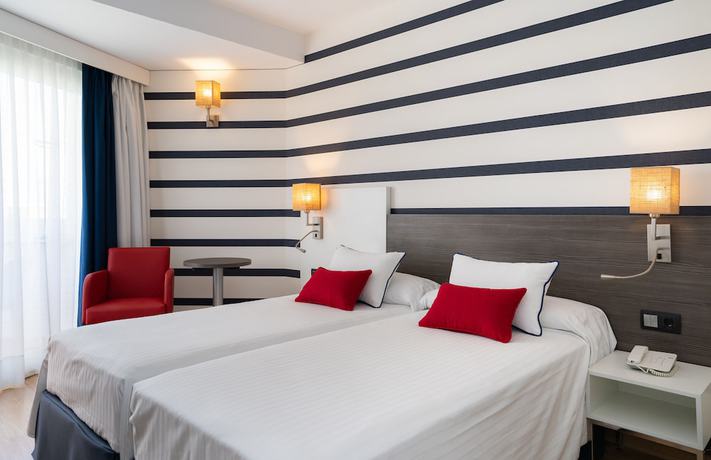 Imagen de la habitación del Hotel Medplaya Riudor. Foto 12