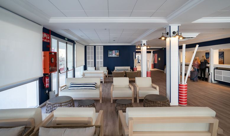 Imagen de los interiores del Hotel Medplaya Riudor. Foto 19