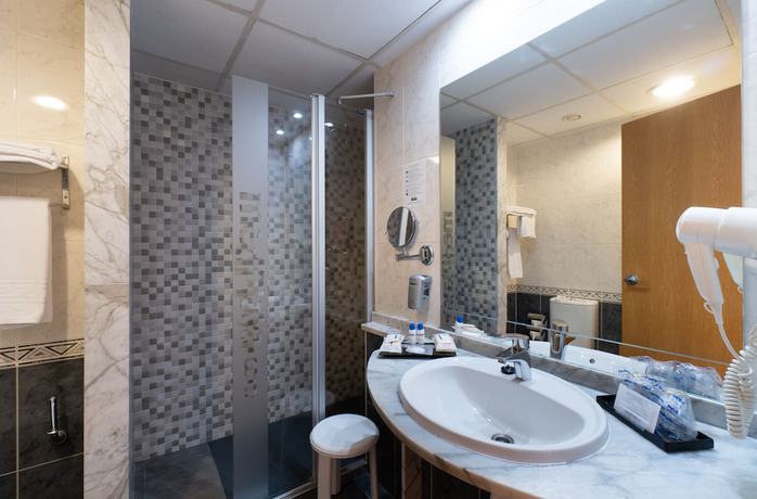 Imagen de la habitación del Hotel Medplaya Riudor. Foto 17