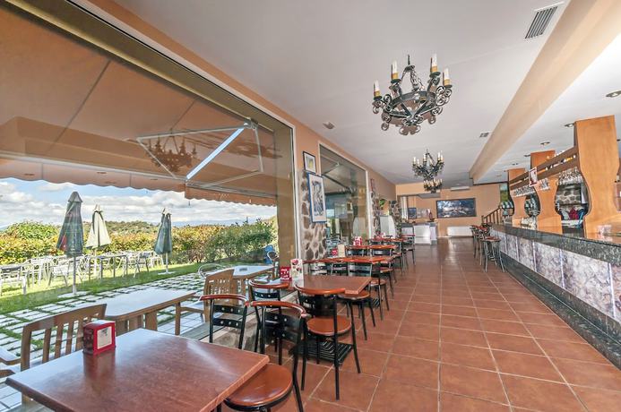 Imagen del bar/restaurante del Hotel Medulio. Foto 4