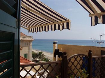 Imagen de la habitación del Hotel Medusa, FINALE LIGURE. Foto 10