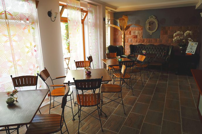 Imagen del bar/restaurante del Hotel Meduza, Becici. Foto 2