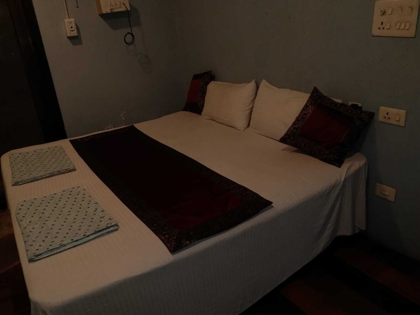 Imagen de la habitación del Hotel Medwin Kashi Dham. Foto 1