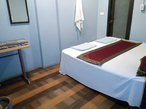 Imagen de la habitación del Hotel Medwin Kashi Dham. Foto 5