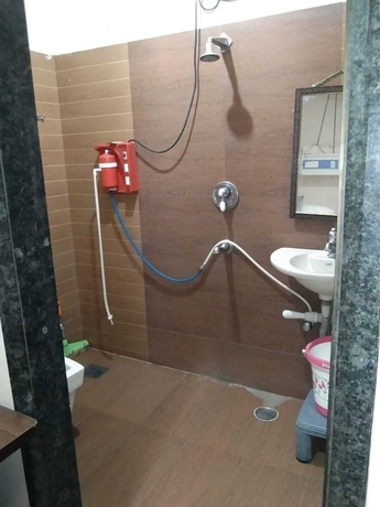 Imagen de la habitación del Hotel Medwin Kashi Dham. Foto 10
