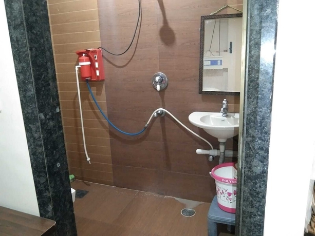 Imagen de la habitación del Hotel Medwin Kashi Dham. Foto 11