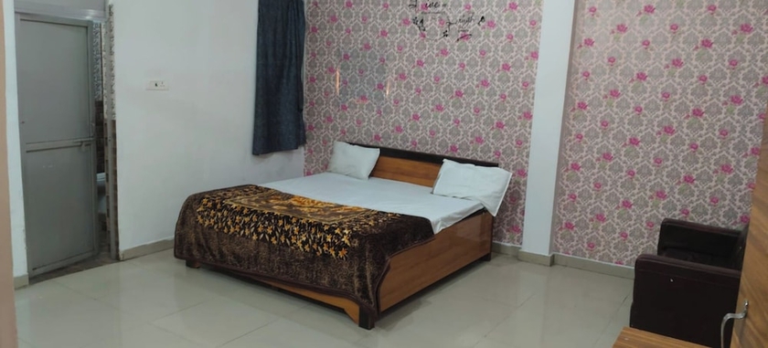 Imagen de la habitación del Hotel MeenakshI Palace Kanpur. Foto 5