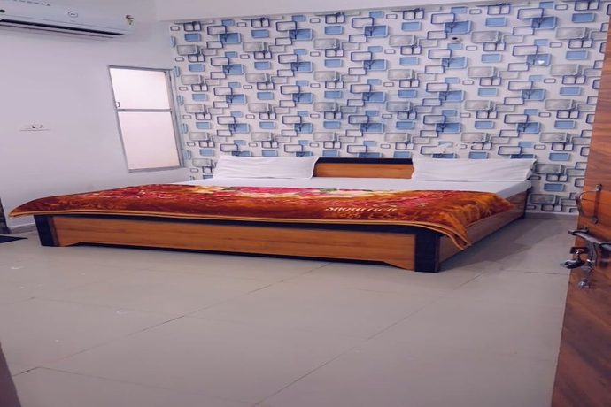 Imagen de la habitación del Hotel MeenakshI Palace Kanpur. Foto 7