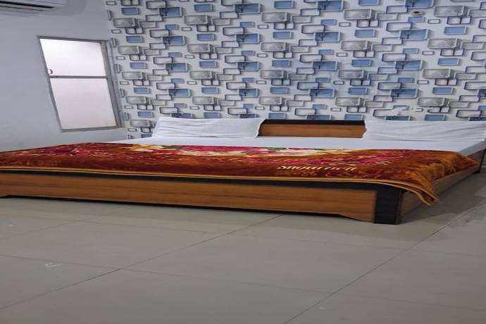 Imagen de la habitación del Hotel MeenakshI Palace Kanpur. Foto 9